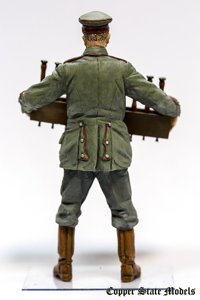 Copper State Models F32-004 German aerodrome personnel with grenades crate 1/32 – Bild 3