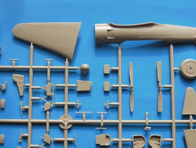 RS Models 94009 Yak-11 / C-11 &amp;quot;Moose&amp;quot; 1/72 – image 4