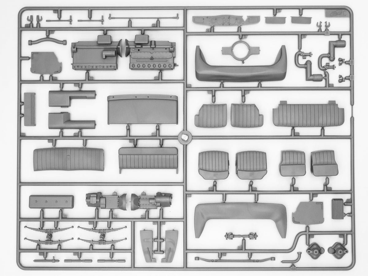 ICM 24024 Type G4 with MG 34 and German Staff Personnel 1/24 – Bild 7