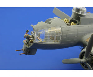 Eduard 73382 B-17G front interior 1/72 REVELL – image 5