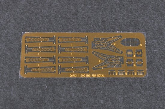 Trumpeter 06713 HMS Ark Royal 1939 1/700 – image 4