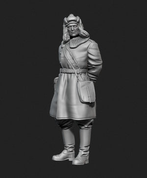 Panzer Art FI35-128 Soviet tank officer in sheepskin coat No.1 1/35 – image 2