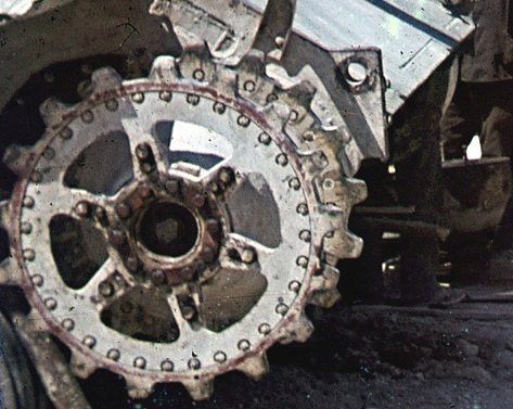 Panzer Art RE35-327 Damage drive wheels for “Panther” tank 1/35 – image 3