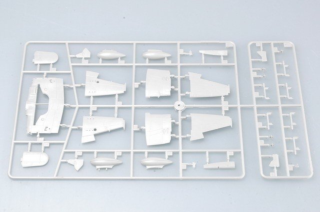 Trumpeter 01631 Hawker Sea Fury FB.11 1/72 – image 5