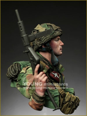 Young Miniatures SL005 WWII BRITISH COUPLE - Red Devil – image 3