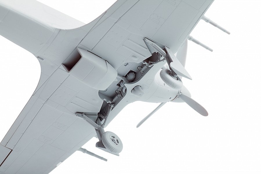 Zvezda 7322 British Fighter Hawker Hurricane IIC 1/72 – obrázek 3