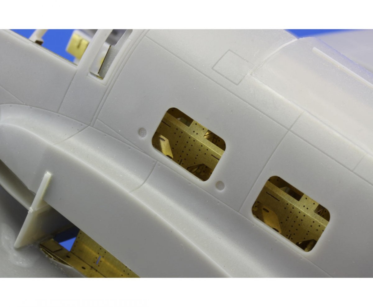 Eduard 32293 He 111 bomb bay 1/32 Revell – image 5