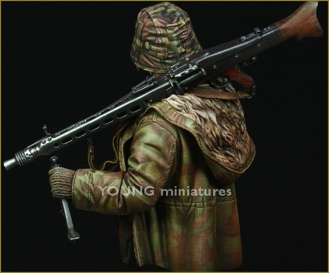 Young Miniatures YM1822 Waffen SS MG-42 Gunner Ardennes 1944 1/10 – Bild 3