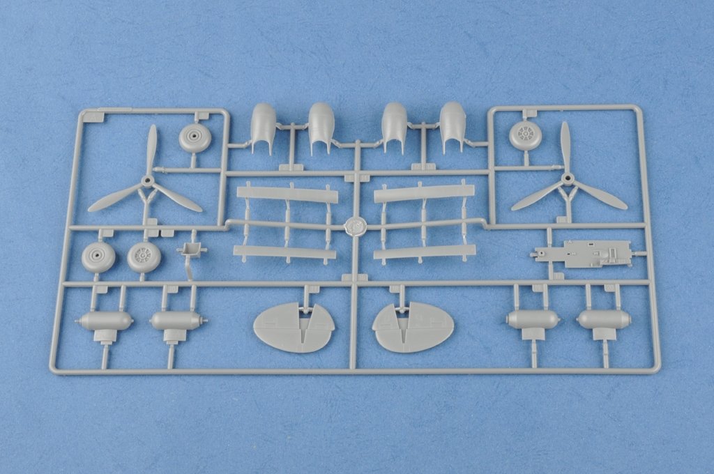 Hobby Boss 85805 P-38L-5-L0 Lightning 1/48 – image 5