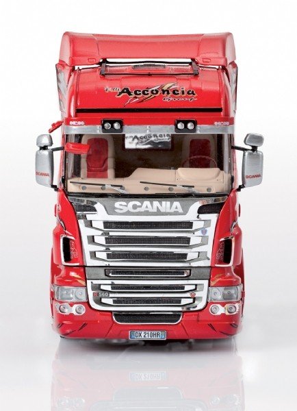 Italeri 3882 Scania R560 V8 Highline Red Griffin 1/24 – image 13