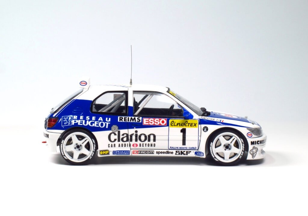 NuNu PN24009 Peugeot 306 MAXi &amp;#39;96 MONTE CARLO RALLY 1/24 – obrázek 4