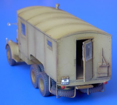 Attack 72817 TATRA T-111-8000 Kundediensttruppwagen 1/72 – Bild 2