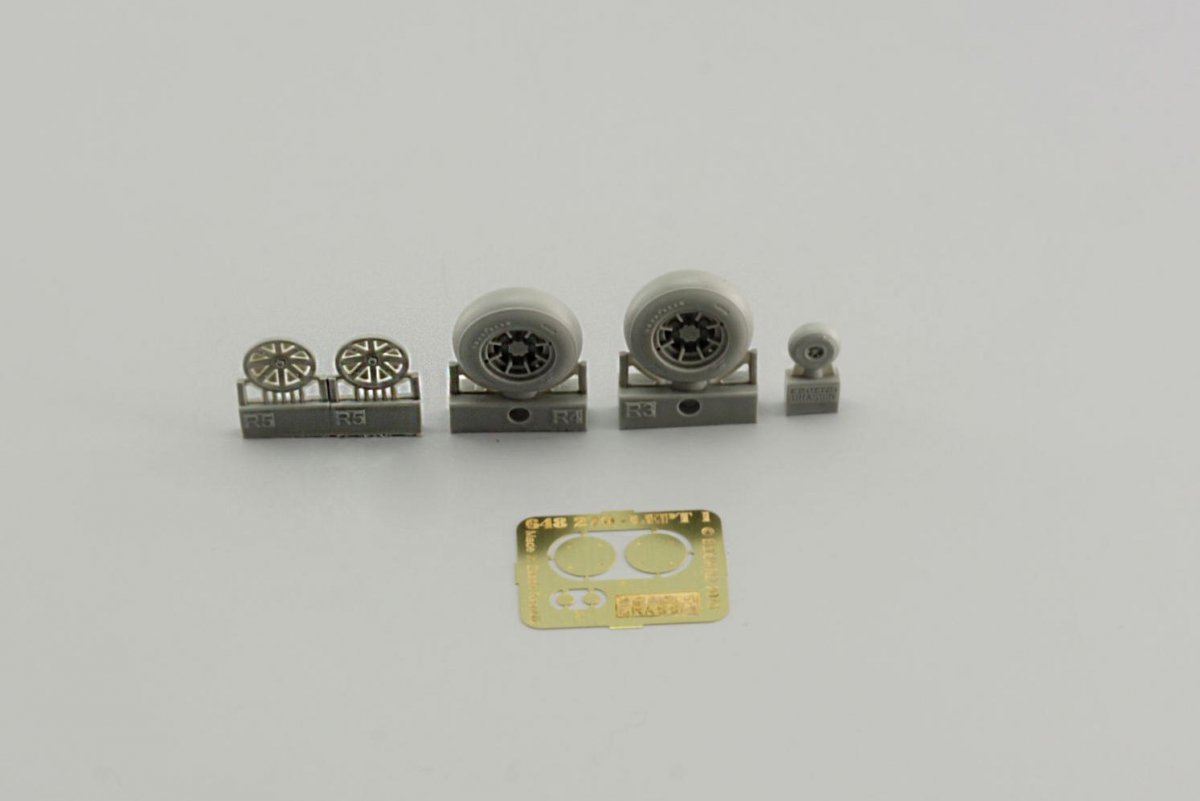 Eduard 648270 P-40B wheels AIRFIX 1/48 – image 5