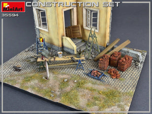 MiniArt 35594 Construction Set Kit: Ladders, Table, Buckets, Bricks, Cart, Anvil, Beams, Jack Stand &amp;amp; Tools 1/35 – immagine 4