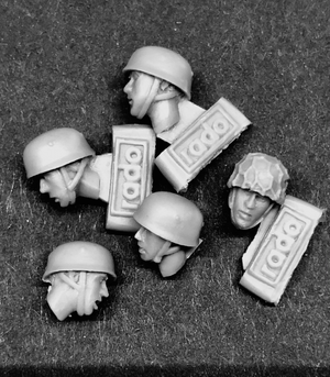 RADO Miniatures RDM35H06 Heads w/FJ hemetes set 2 1/35 – obrázek 2