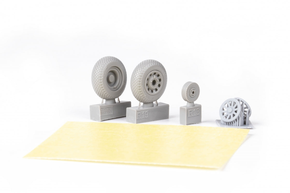 Eduard 648988 P-51B / C wheels cross tread EDUARD 1/48 – image 4