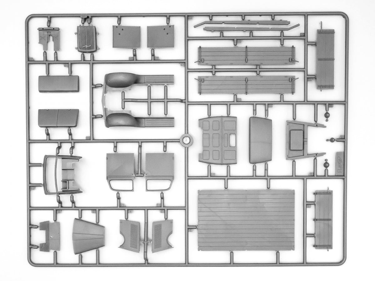 ICM DS3523 Sankas WWII Wehrmacht Ambulance Trucks 1/35 – obrázek 5